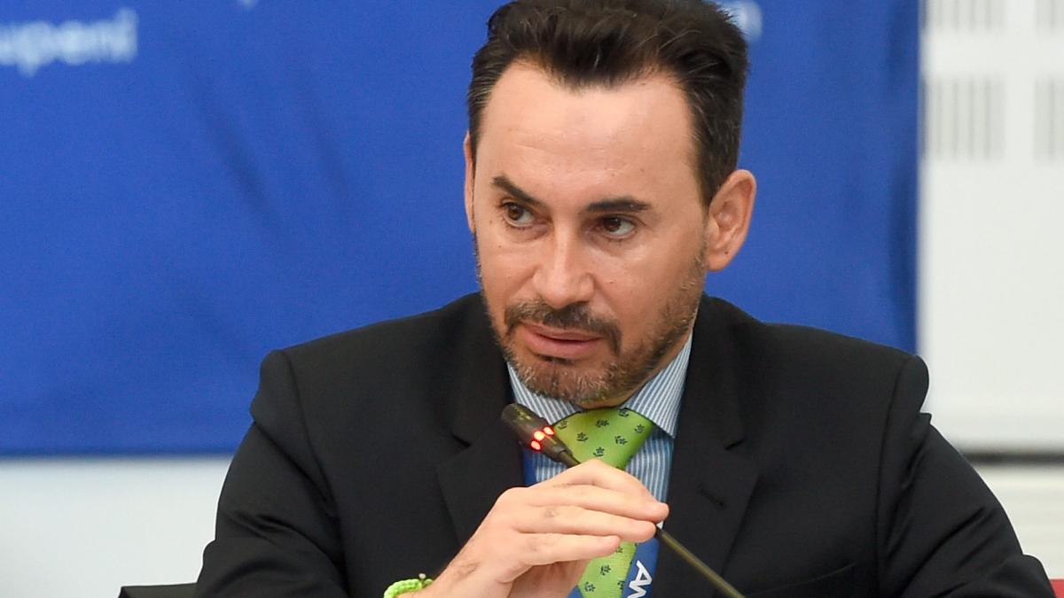 Excluderea lui Veștea din PNL: O analiză a crizei interne și implicațiile pentru viitorul partidului liberal