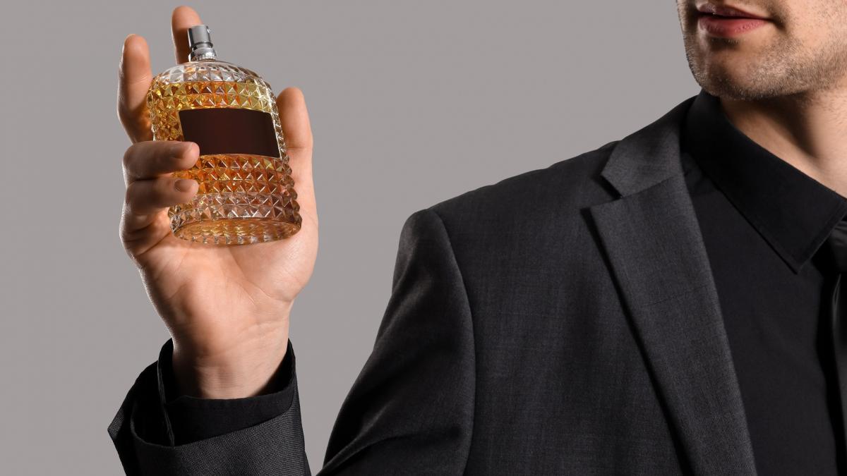 Aromele Verii: 7 Parfumuri Bărbătești Care Îmbină Prospețimea cu Eleganța