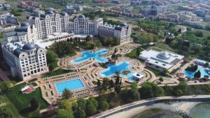 Strategiile Lanțurilor Hoteliere din Bulgaria pentru Atracția Românilor: O Analiză Detaliată