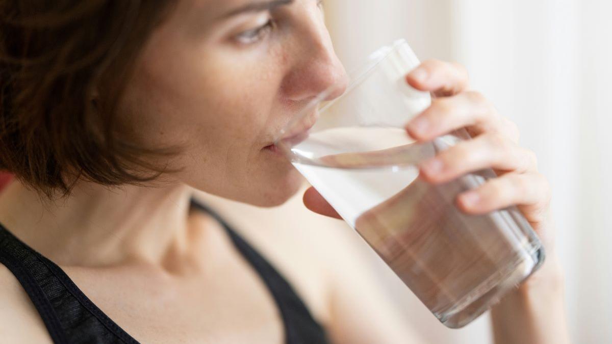 Ghidul Apelor: Ce Să Consumăm pentru o Viață Sănătoasă? Recomandările Medicului Vlad Ciurea