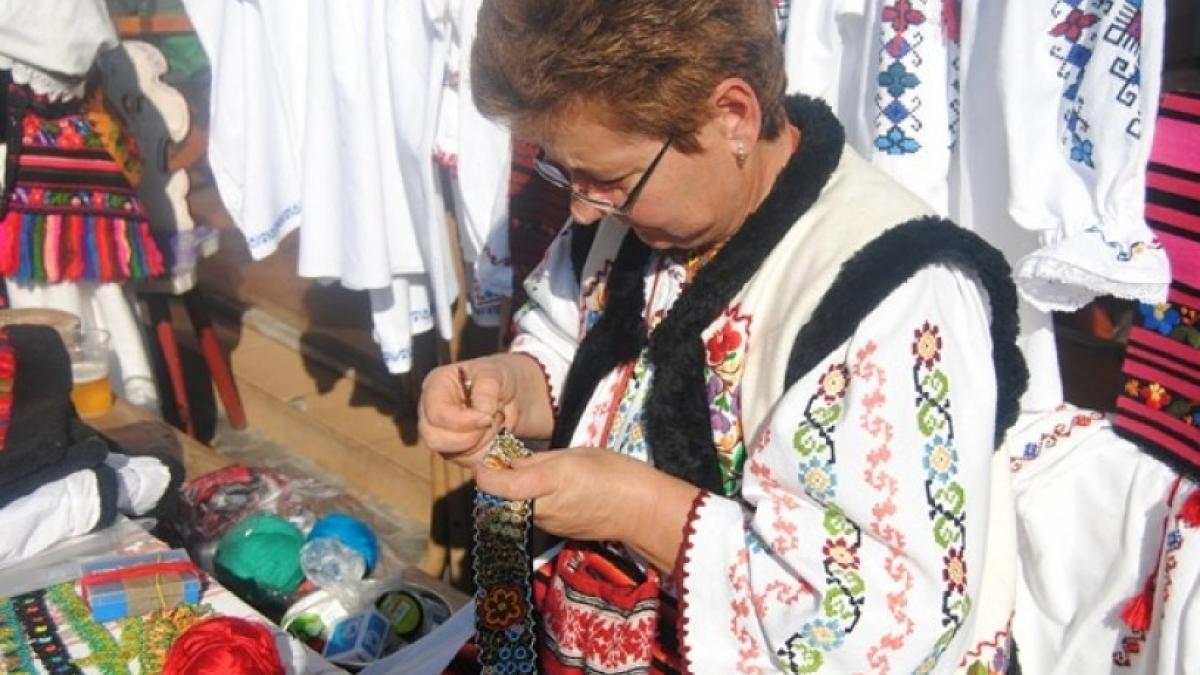 Descoperirea Tradițiilor Românești: Magia Sânzienelor la Muzeul Țăranului