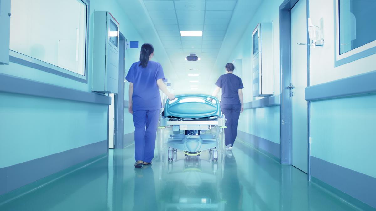 Provocarea Benadryl pe TikTok: O tragedie care ridică semne de întrebare asupra responsabilității digitale