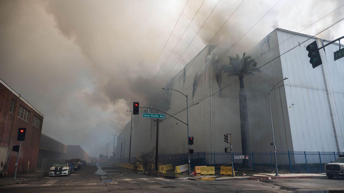 Los Angeles în Foc: Impactul Incendiilor Majore și Starea de Urgență