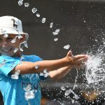 Pericolele ascunse ale zilelor caniculare: Ce să evităm pentru a ne proteja sănătatea