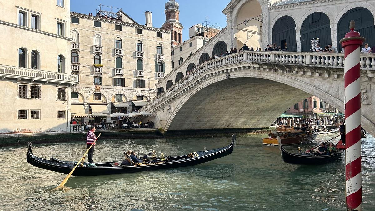Veneția impune o taxă exorbitantă pentru turiști: O soluție necesară sau o măsură controversată?