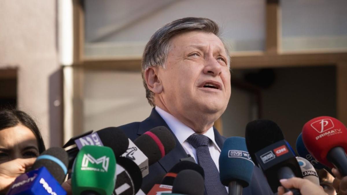 Crin Antonescu și Ilie Bolojan: Tensiuni în PNL și Implicații pentru Viitorul Politic al Partidului