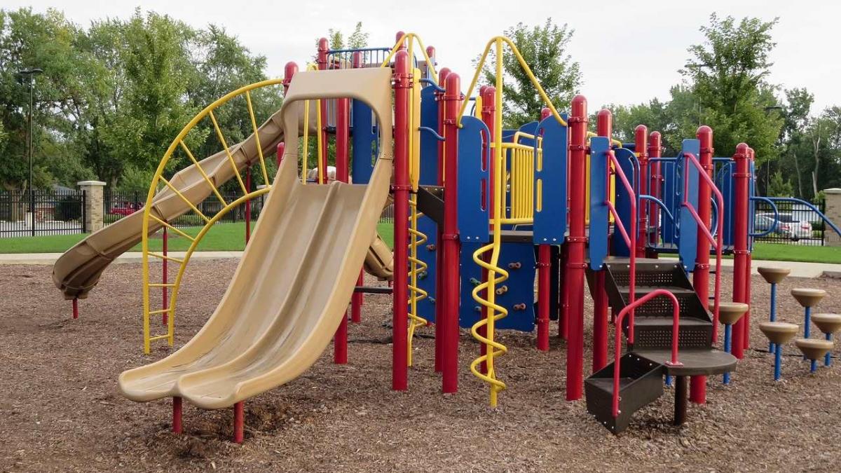 Controversă la Primăria Cluj-Napoca: Un nou contract de 2,5 milioane de euro pentru aparate de joacă pentru copii