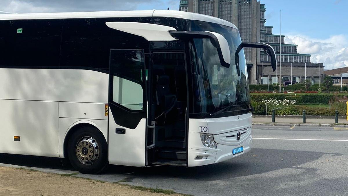 Transformarea benzinăriilor în stații de îmbarcare pentru autocare: O viziune a USR pentru viitorul transportului public