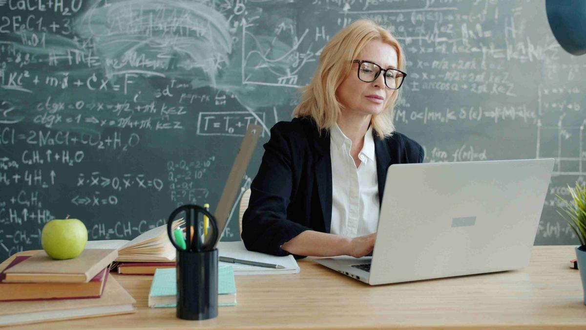 Implementarea Catalogului Electronic: O Transformare Necesara în Educația Românească