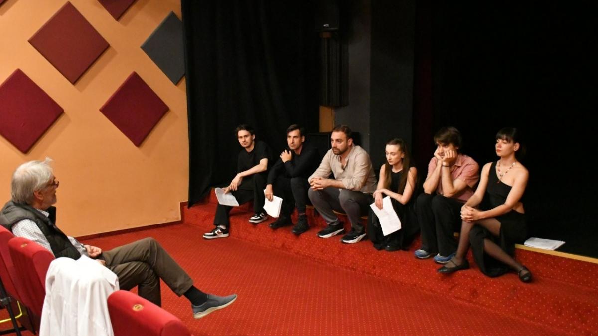 Atelierul de poetică teatrală „Ion Caramitru” la Alba Iulia: O celebrare a poeziei lui Lord Byron