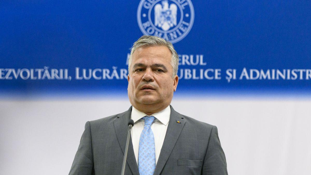 Căderea Guvernului Adrian Veștea: Analiză a unei Crize Politice în România