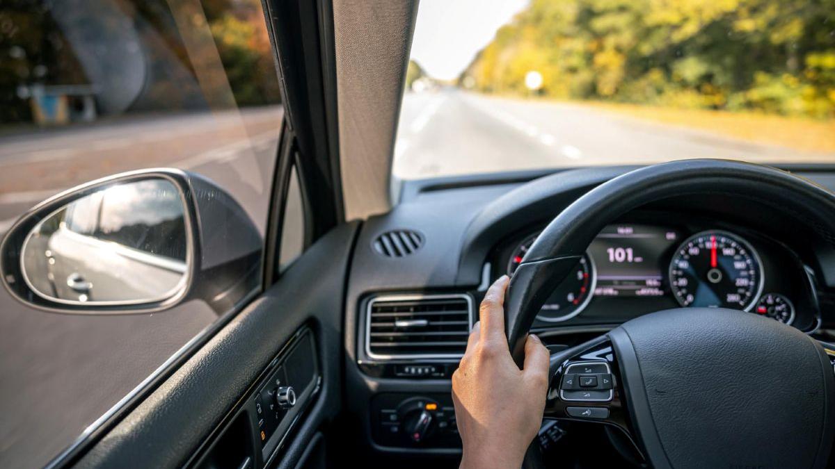 Eliminarea amenzilor pentru permisul de conducere uitat: O schimbare controversată în Codul Rutier