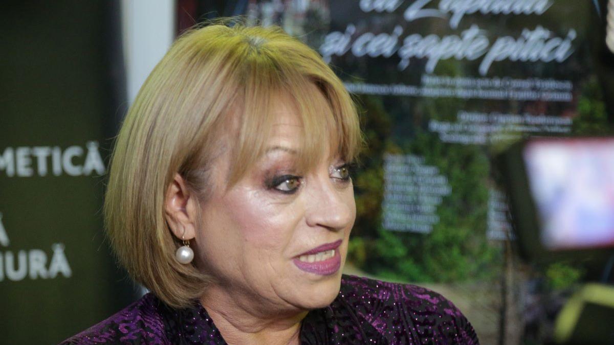 Escrocheria care a lăsat-o fără bani pe Adriana Trandafir: O analiză detaliată a fraudelor online și impactul asupra victimelor