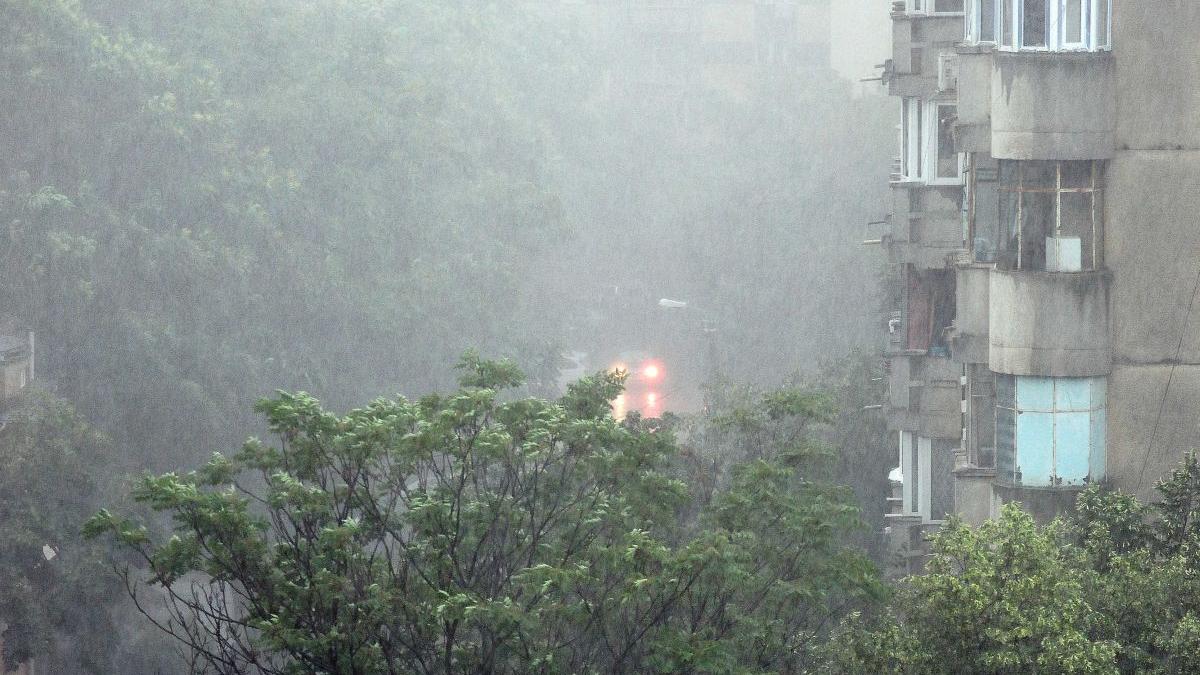 Alertă meteo în România: Ploi torențiale, grindină și vijelii – Impactul vremii severe asupra localităților afectate