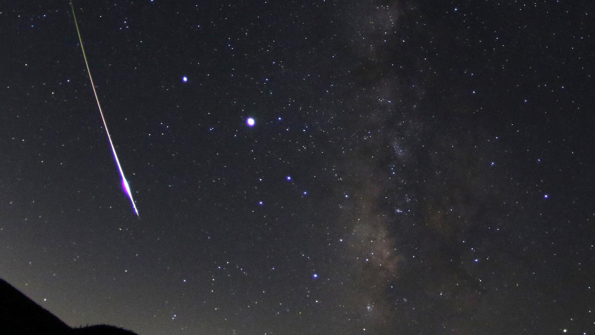 Un Spectacol Astronomic: Întâlnirea Rară dintre Marte și Pleiade