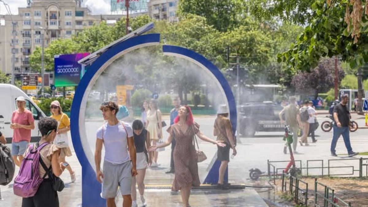 Inițiativele Primăriei București pentru combaterea caniculei: dușuri stradale și cișmele pentru confortul cetățenilor