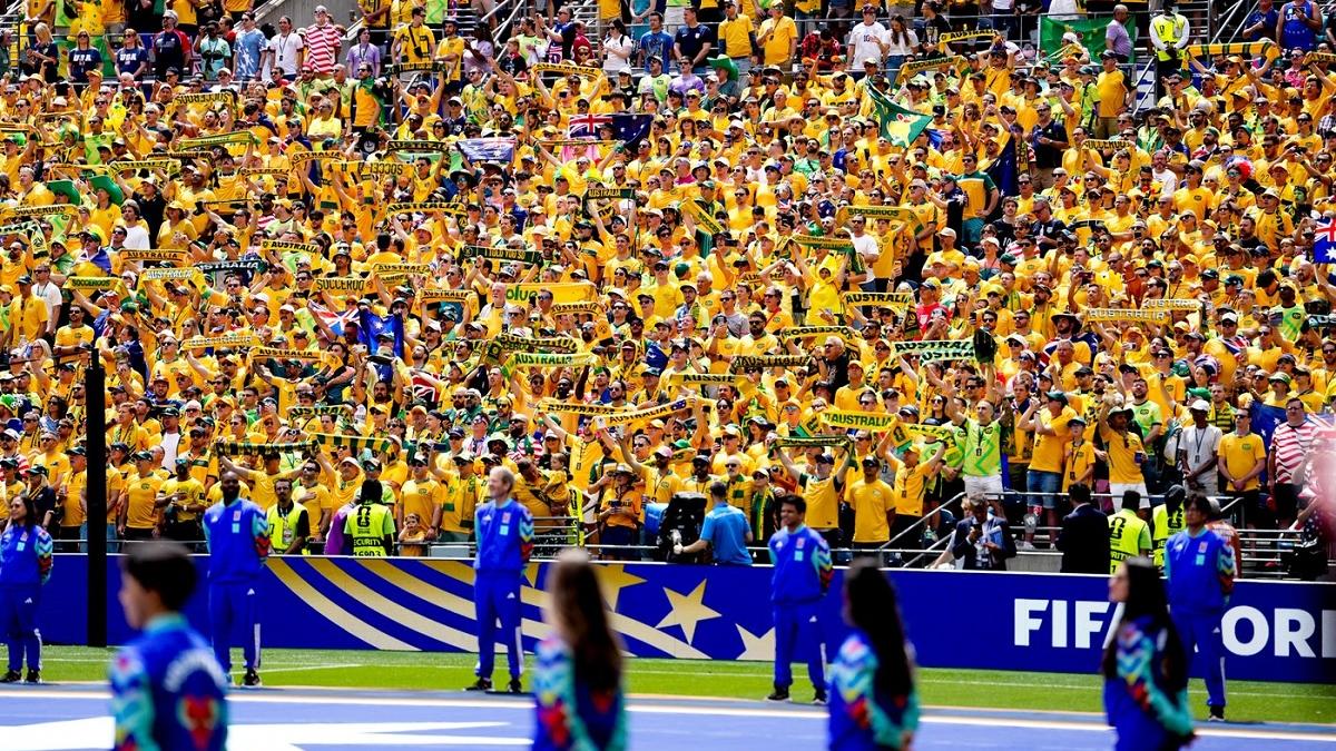 Campionatul Mondial: Spectacol pe teren și controverse în culise