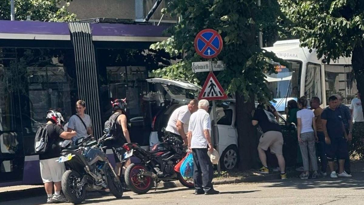 Accident grav în Timișoara: Impactul unui incident rutier și intervenția de urgență