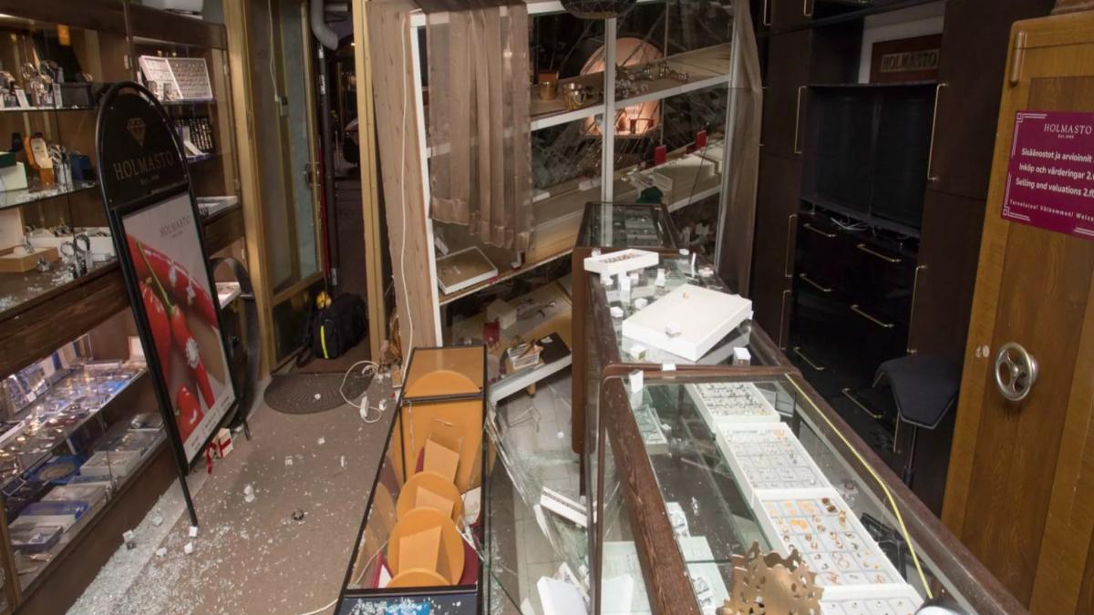 Incredibilele Detalii ale Jafului din Helsinki: Cum Hoții Români au Sparte un Magazin de Bijuterii în Timp Record