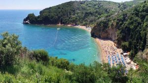 Descoperirea surprinzătoare a verii: O plajă din Balcani devine destinația preferată a europenilor