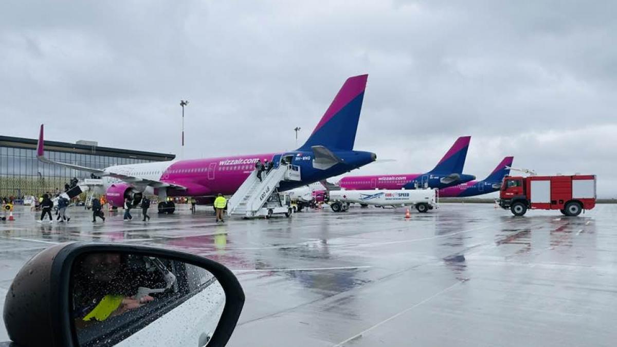 Anulările de zboruri Wizz Air din România: Cauze, Impact și Perspective