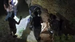 Tragedie la un spectacol cu drone: Cazul unei adolescente care a căzut de la înălțime și implicațiile acestui incident