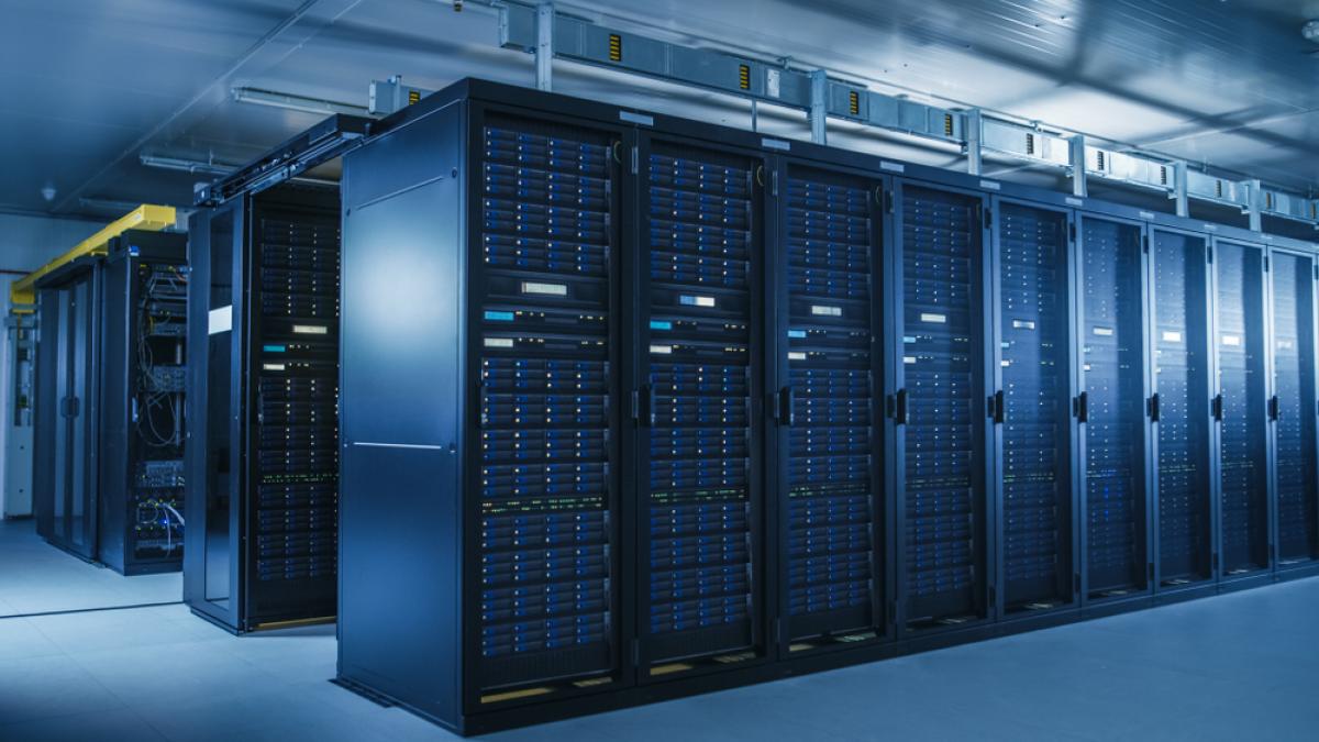Importanța latenței și conectivității în data center-e: O analiză detaliată