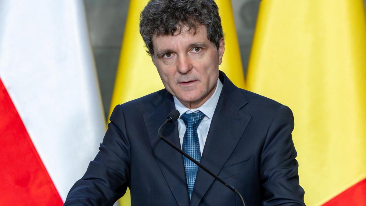 Nicușor Dan și Dilemele Deciziilor Politice: O Analiză a Provocărilor și Așteptărilor Electoratului