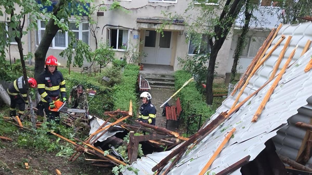 Impactul furtunilor estivale: 60 de localități din 20 de județe și București afectate de fenomene extreme