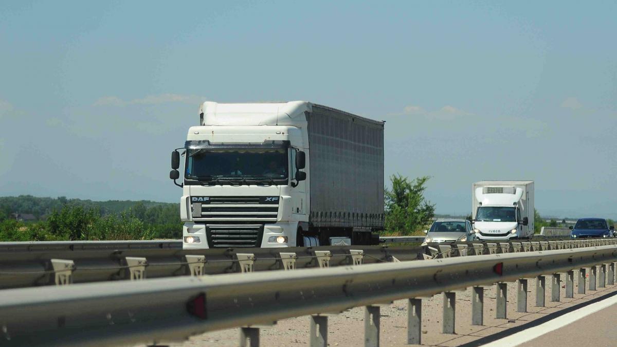 Conflicte pe drumurile României: Dilema parcării pentru șoferii de TIR în zilele caniculare