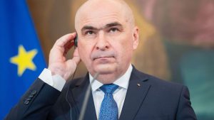 Ilie Bolojan anunță o posibilă ieftinire a carburanților: Context și implicații pentru economia românească