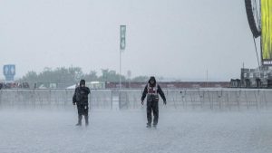 Cod Roșu de Furtuni în România: Analiză Detaliată a Impactului și Măsurilor Imediate