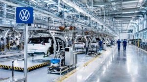 Volkswagen și Atragerea Capitalului Chinez: O Privire Asupra Posibilei Schimbări de Paradigmă în Industria Auto