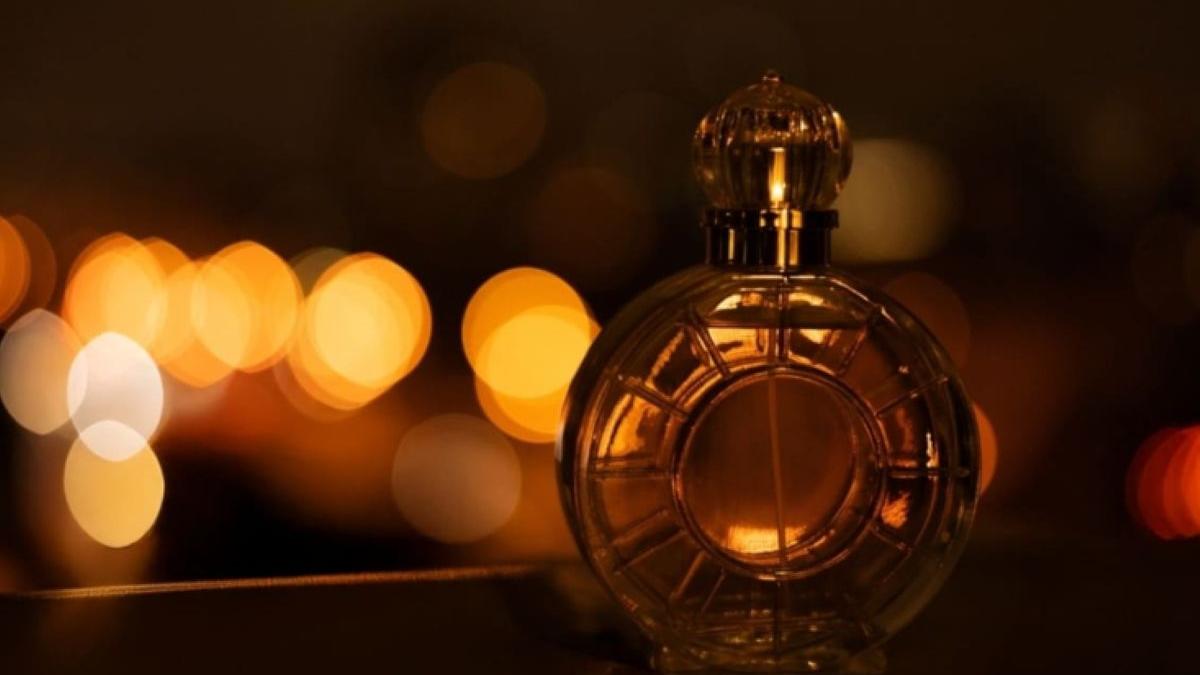 Ghid complet pentru alegerea parfumului de seară: stil, esențe și impact