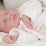 Evoluția numelui: 5 nume de copii care dispar în 2026 și motivele din spatele alegerilor părinților