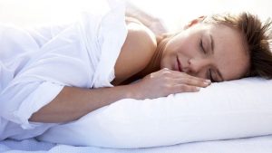 Ghidul Somnului: 4 Pași Esențiali pentru a Combate Insomnia după 50 de Ani