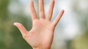 Impactul Exercițiului Viral „Pinky Time” asupra Sănătății Cognitive: Analiza Experților