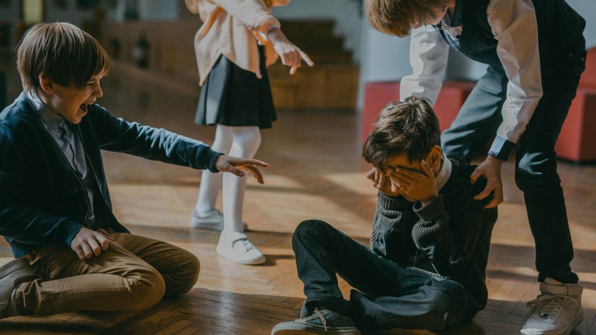 O nouă lege împotriva bullying-ului în școli: Amenzi pentru indiferență