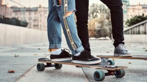 Impactul interzicerii skateboardurilor electrice pe drumurile publice: provocări și implicații pentru utilizatori