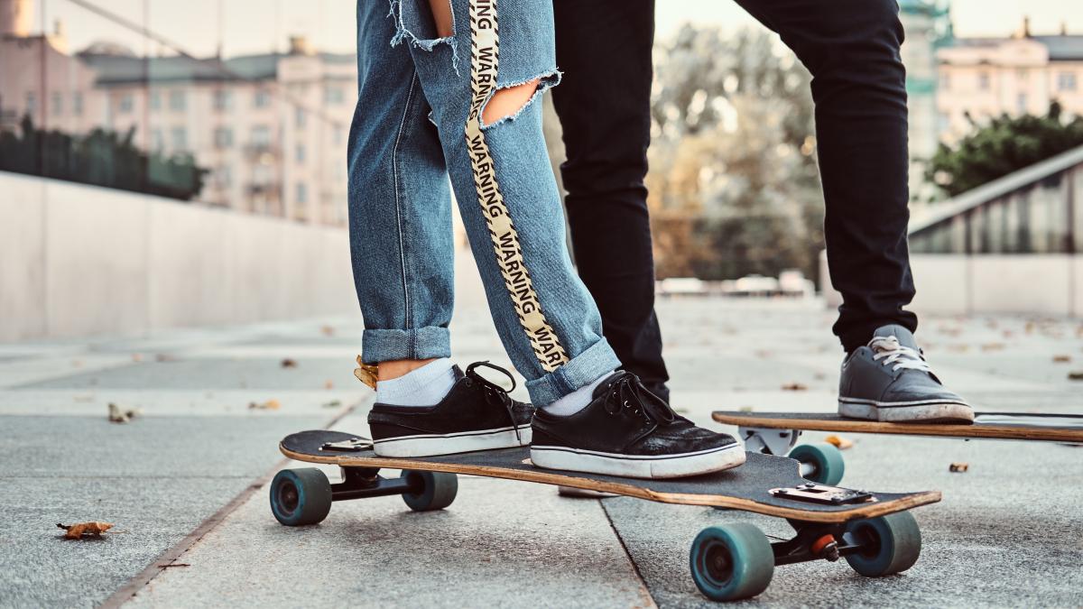 Impactul interzicerii skateboardurilor electrice pe drumurile publice: provocări și implicații pentru utilizatori