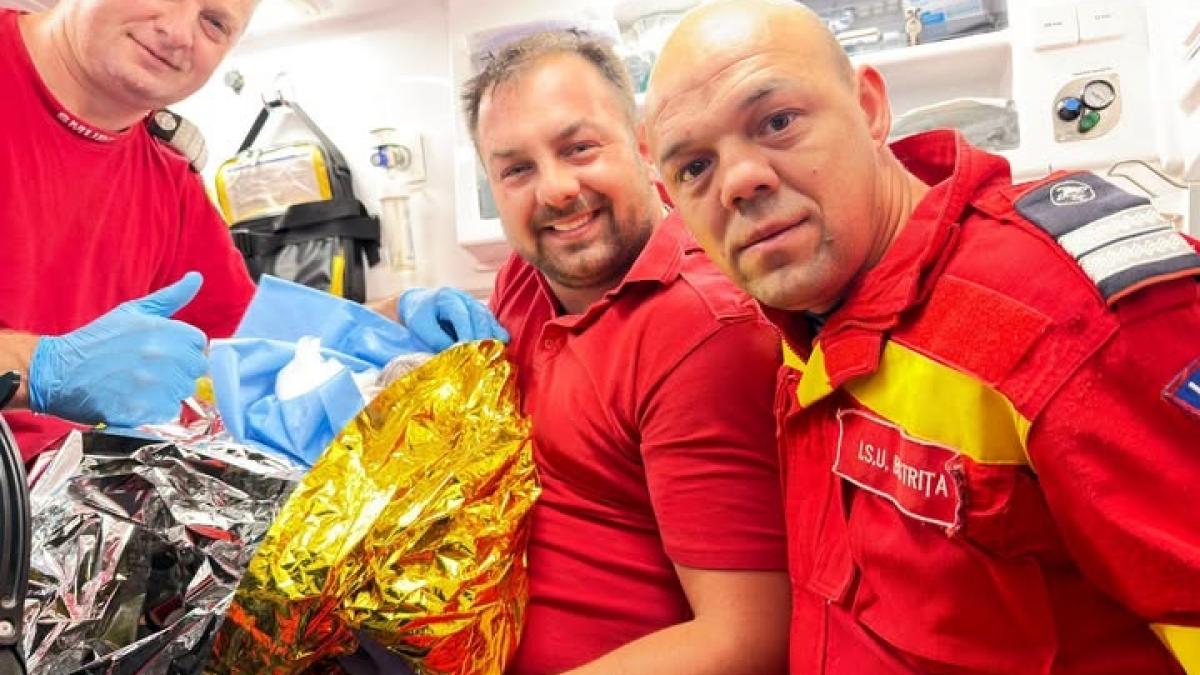 Nașterea în Ambulanță: O Poveste Emoționantă și Provocările Sistemului de Sănătate