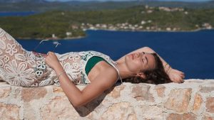Mitul „soarelui bun” demontat: De ce nu există o oră sigură pentru expunerea fără protecție solară