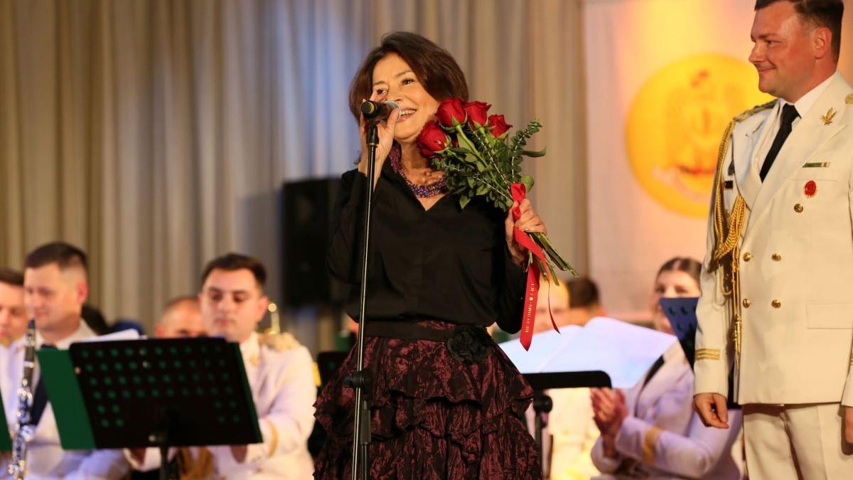 Oana Sîrbu: 40 de ani de la debutul care a marcat cariera unei staruri românești