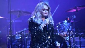 Moartea lui Bonnie Tyler: O pierdere semnificativă pentru muzica pop și impactul său asupra industriei musicale