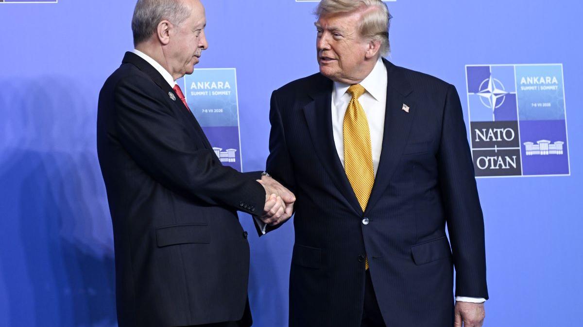 O analiză profundă a protocolului neobișnuit al liderului de la Casa Albă: Excrementele lui Donald Trump și implicațiile acestei decizii