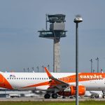 Războiul ofertelor în aviație: easyJet sub presiunea gigantului american Apollo
