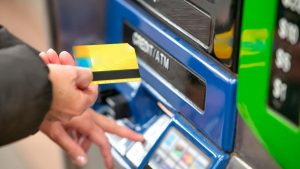 Generația Z și provocările financiare: O privire detaliată asupra sabotorilor propriului viitor