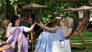 Influența Lunii în Rac asupra Relațiilor: O Analiză Detaliată a Schimbărilor Emoționale și Interumane