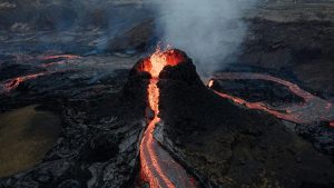 Aurul ascuns în adâncuri: O descoperire spectaculoasă în craterul vulcanic submarin și implicațiile sale