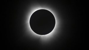 Eclipsa totală de Soare din 12 august 2026: Tot ce trebuie să știi despre fenomenul astronomic și impactul său în România
